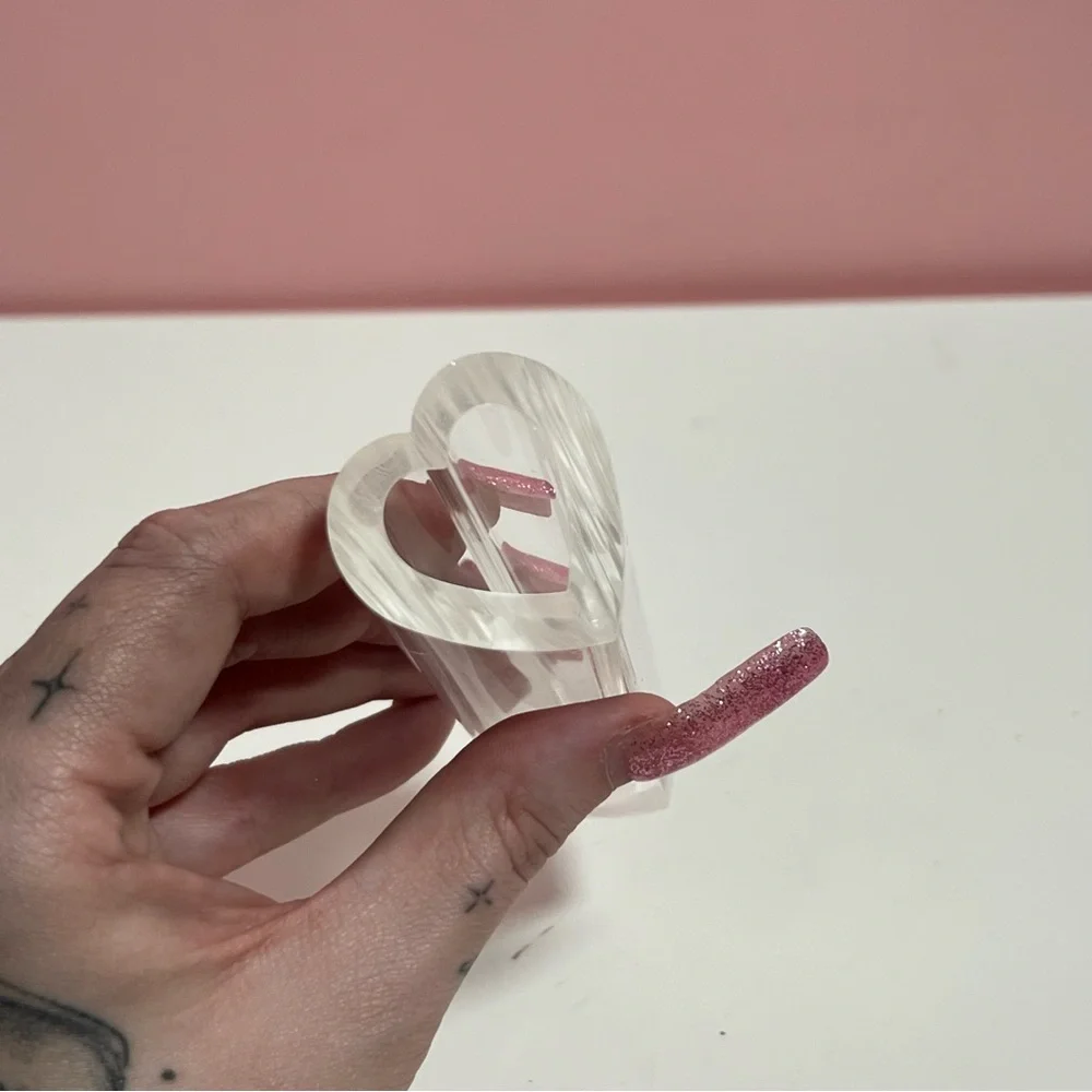 Vintage 80s retro art deco acrylic lucite heart shaped propagate bud vase - Picture 2 of 5